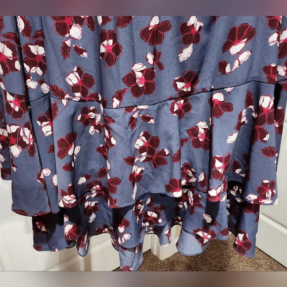 Lane Bryant Floral High-Low Blouse – Size 26 - Picture 5 of 6